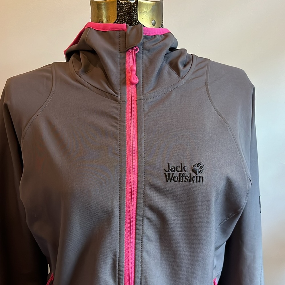 Jack Wolfskin Lightweight Jacket Gray and Pink Medium
